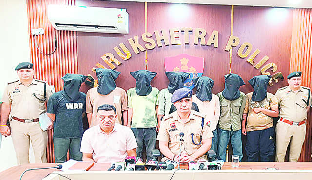 हथियार के बल पर गाड़ी लूट मामले के आरोपियों के साथ सीआईए टू की हुई मुठभेड़