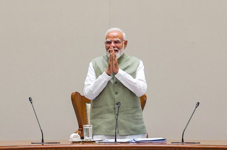 आपके नेतृत्व में भारतीयता पर गर्व की नई भावना जागी, रवि शास्त्री ने पीएम मोदी को दी बधाई