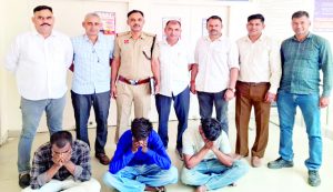 शेयर मार्केट में भारी मुनाफे का झांसा देकर 2.50 करोड़ की ठगी में 3 गिरफ्तार