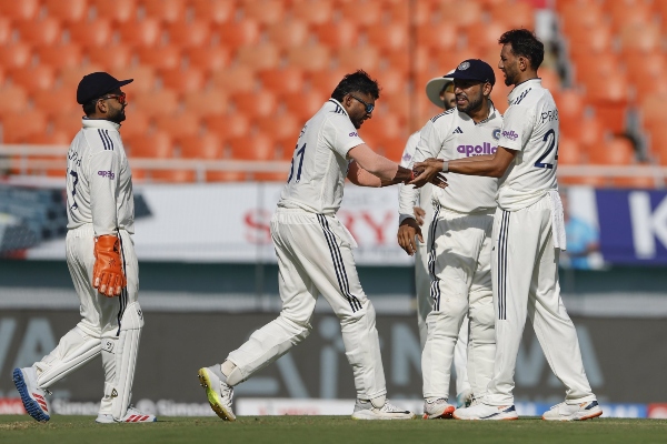 IND vs AFG Test Match Day 2: डेब्यू मैच में मानव सुथार ने झटके 3 विकेट, अफगानिस्तान के 113 रन पर 5 OUT
