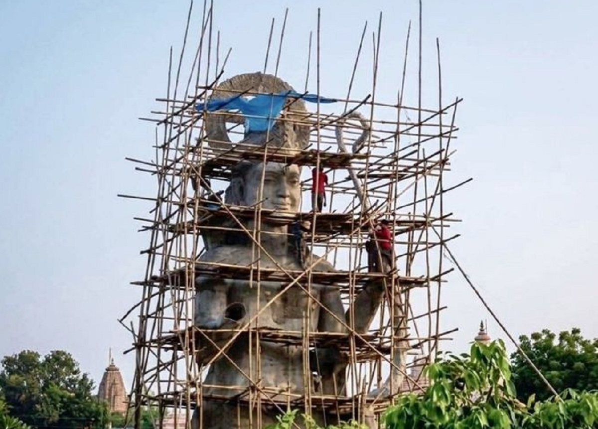 बांग्लादेश में भगवान राम की 81 फीट ऊंची प्रतिमा को लेकर विवाद, सड़कों पर उतरे लोग