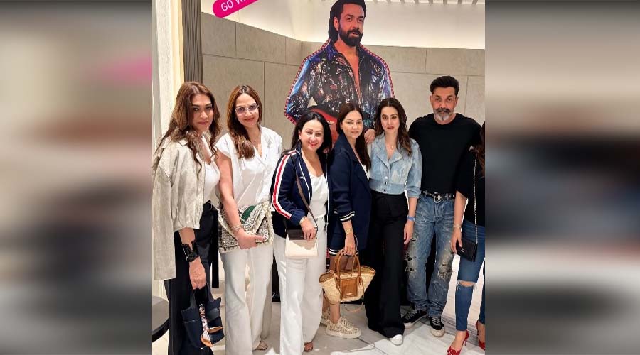 Esha Deol हुईं Bobby Deol की फैन, ‘बंदर’ में अभिनय की जमकर की तारीफ
