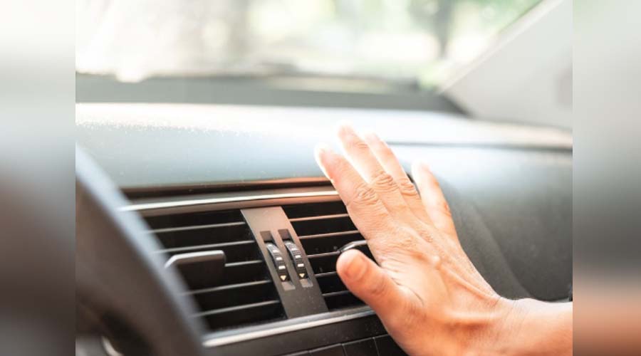 Car AC Tips: कार AC की कूलिंग हो गई है कम? तो अपनाएं ये जरूरी टिप्स