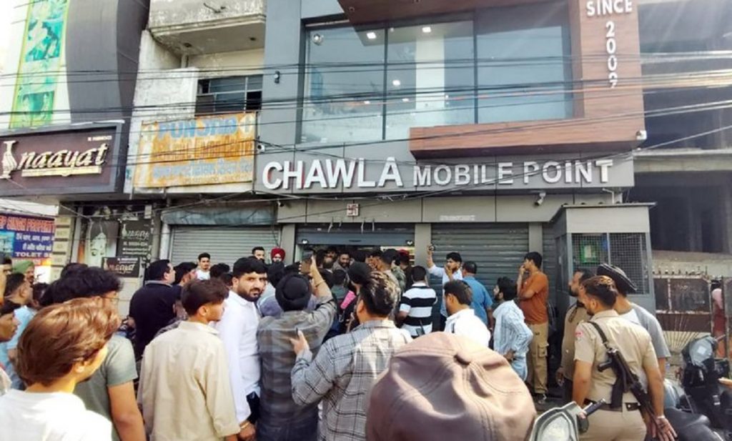 Chawla Mobile Showroom Firing