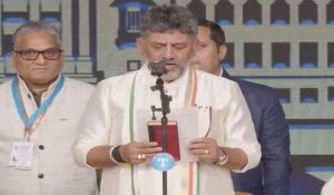डीके शिवकुमार बने कर्नाटक के नए मुख्यमंत्री, जी परमेश्वर ने ली उपमुख्यमंत्री पद की शपथ