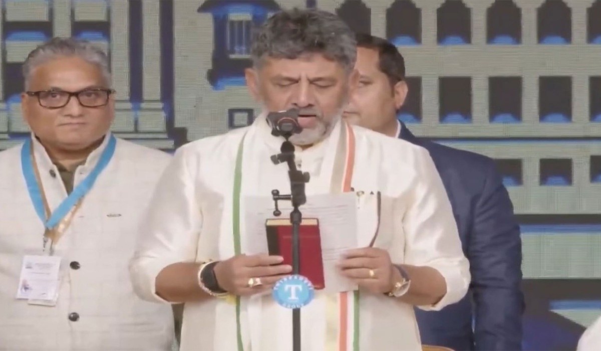 डीके शिवकुमार बने कर्नाटक के नए मुख्यमंत्री, जी परमेश्वर ने ली उपमुख्यमंत्री पद की शपथ