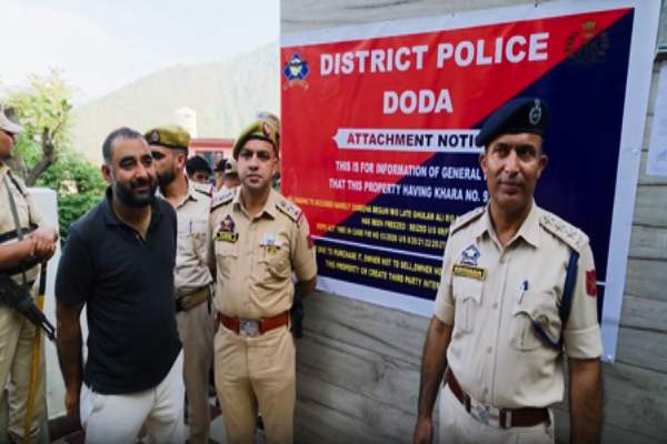 जम्मू-कश्मीर: डोडा पुलिस की बड़ी कार्रवाई, 52 लाख रुपए की आवासीय संपत्ति कुर्क