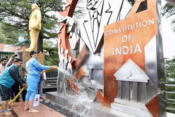 हिमाचल: स्वच्छता अभियान में शामिल हुए जेपी नड्डा, चौड़ा मैदान में की अंबेडकर प्रतिमा की प्रतिमा