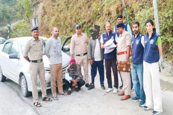 Himachal: मंडी में STF की बड़ी कार्रवाई, कार से 4.859 किलोग्राम चरस बरामद, पंजाब के दो युवक गिरफ्तार