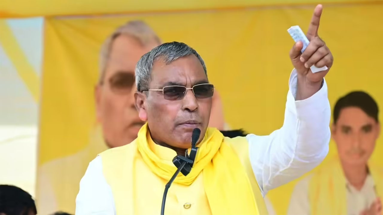 ओम प्रकाश राजभर ने किया बड़ा दावा, कहा- बलिया का लाल होगा सपा के बागी सांसदों का नेता