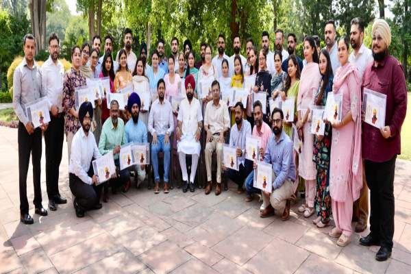 हरदीप सिंह मुंडियां ने 48 जिला सिस्टम मैनेजरों और सहायक सिस्टम मैनेजरों को नियुक्ति पत्र सौंपे