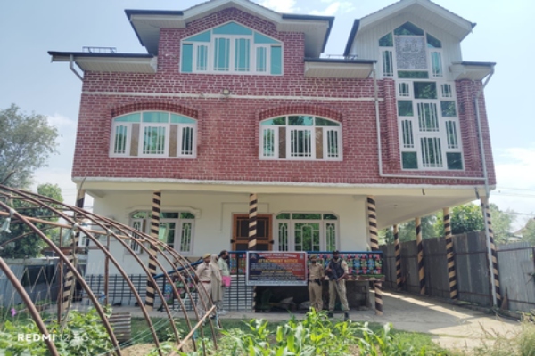 J&K: श्रीनगर पुलिस की बड़ी कार्रवाई, ड्रग तस्करी से जुड़ी 4 करोड़ की संपत्तियां जब्त