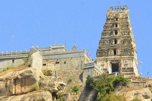 अयोध्या के बाद अब इस मंदिर में हुई चोरी,  दर्शनों के लिए आते हैं हजारों श्रद्धालु