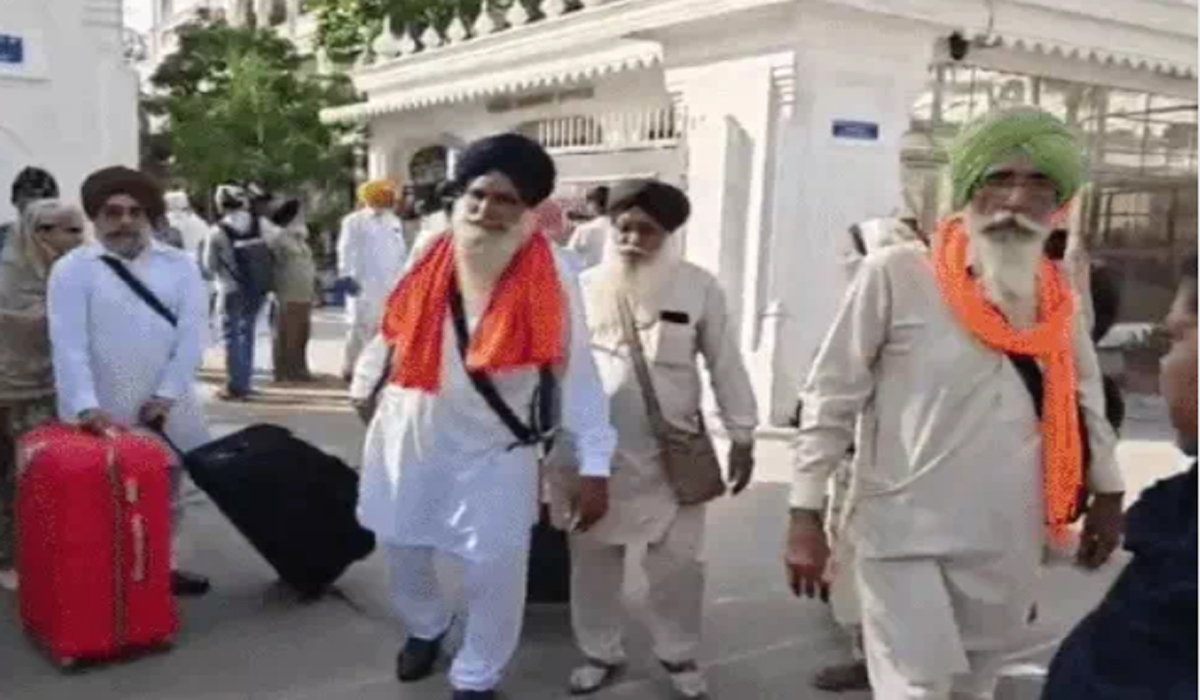 अमृतसर से पाकिस्तान रवाना हुआ सिख श्रद्धालुओं का जत्था,गुरु अर्जन देव जी के शहीदी समागम में होगा शामिल