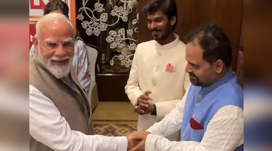 PM नरेंद्र मोदी से मिले ‘पंचायत’ के कलाकार, TVF के इस खास पल की इंटरनेट पर हो रही है चर्चा
