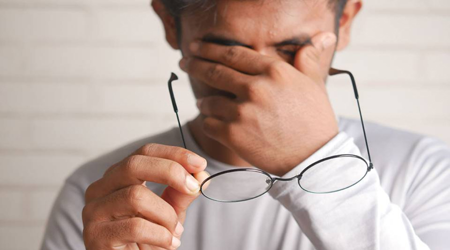 Eyes Care Tips: गर्मी से आंखों में हो सकती है जलन और ड्राइनेस, इस तरह रखें खास ख्याल
