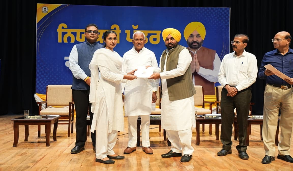मुख्यमंत्री भगवंत मान ने PSPCL में भर्ती 665 युवाओं को सौंपे नियुक्ति पत्र, 4.5 साल में 68,268 नौकरियां देकर बनाया रिकॉर्ड