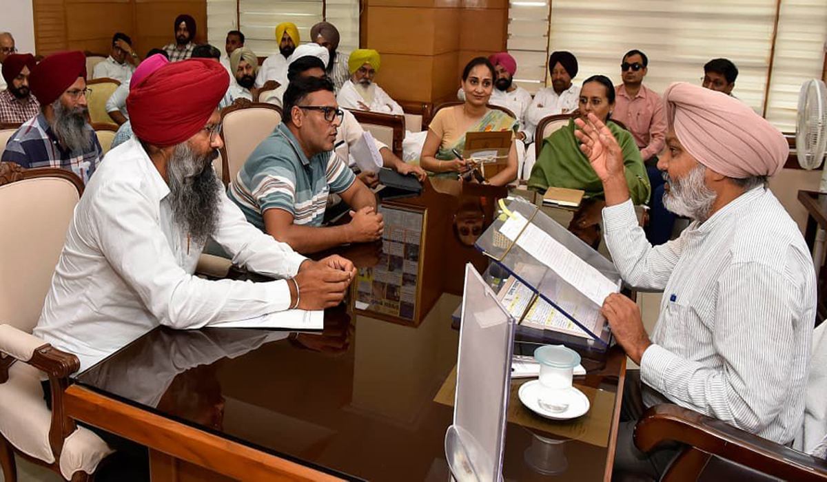 वित्त मंत्री हरपाल चीमा ने कर्मचारी यूनियनों के साथ की अहम बैठक, कहा- लंबित मुद्दों का जल्द होगा समाधान