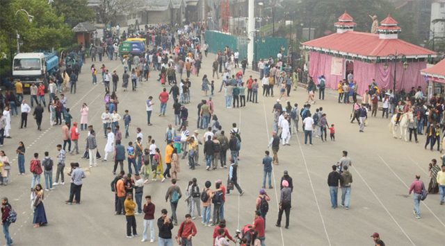 वीकेंड पर पहाड़ों की रानी शिमला में उमड़ा सैलानियों का सैलाब; लेकिन ट्रैफिक और भीड़ ने बढ़ाई चुनौती