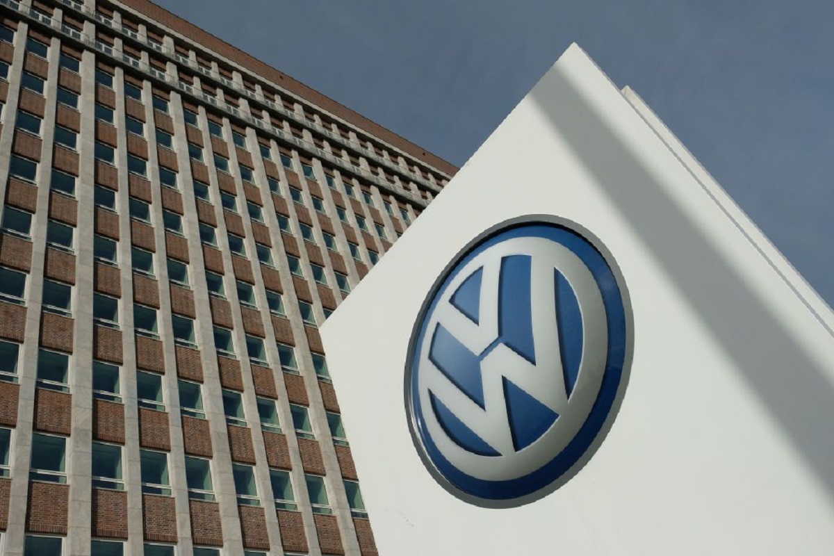Volkswagen की बड़ी तैयारी, 1 लाख कर्मचारियों की जा सकती है छंटनी, कई फैक्ट्रियां भी होंगी बंद