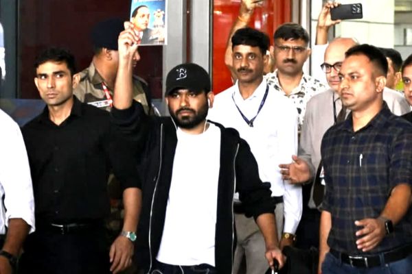 कौन हैं कॉकरोच जनता पार्टी के संस्थापक अभिजीत के माता-पिता, कहां हैं उनका घर?