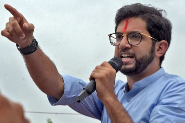 ‘सत्ता के लालच में बेची निष्ठा’ : बागी नेताओं पर आदित्य ठाकरे का आरोप