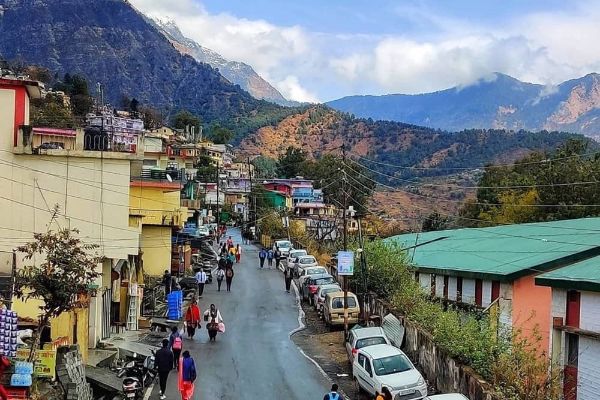 टोल बचा रहा था ‘जज’ का स्टीकर, ऐसे आया पकड़ में, चालान के बाद छोड़ा