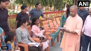 जनता दर्शनः सरकार जरूरतमंदों के साथ, हर उचित समस्या का समाधान करेगी: सीएम योगी