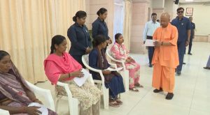 जनता दर्शन: हर जरूरतमंद को मिले कल्याणकारी योजनाओं का लाभ: CM YOGI