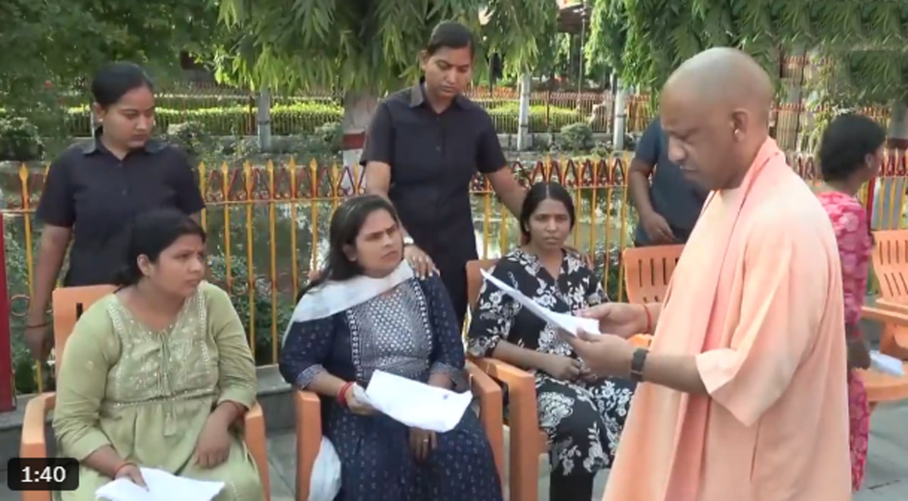 जनता दर्शन: जनता की समस्याओं का समाधान शीघ्र कराएं अधिकारी: CM YOGI