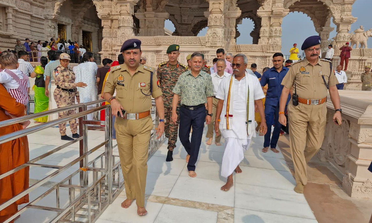 अयोध्या: रामलला के दरबार में पहुंचे थल सेना प्रमुख, हनुमानगढ़ी में भी किया दर्शन