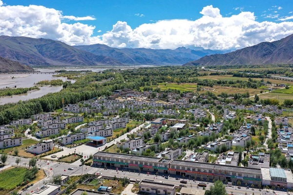 पिछले 5 वर्षों में शीत्सांग ने पठार पर कुल 1,000 सुंदर और सामंजस्यपूर्ण गांवों का निर्माण किया