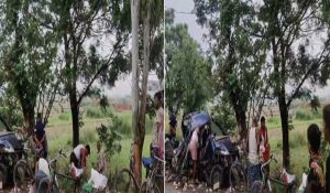 बिहार में शराब की मची लूट, बोरे-गमछे और थैले में भरकर भागे लोग… जानें पूरा मामला