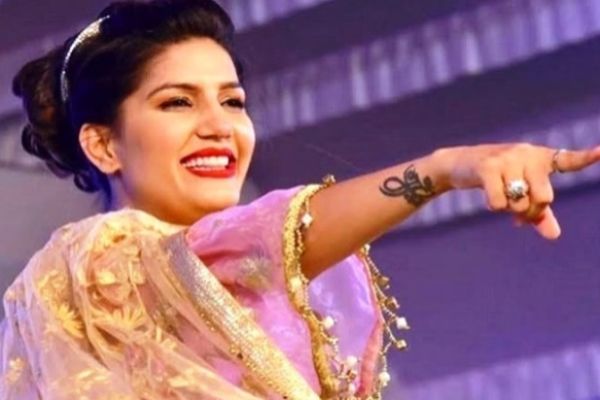 SAPNA CHAUDHARY फिर चर्चा में, इस बार वजह विवाद नहीं, ‘मटक मटक के’