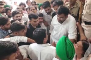 chaos-during-indl-protest-mla-arjun-chautala-arguments
