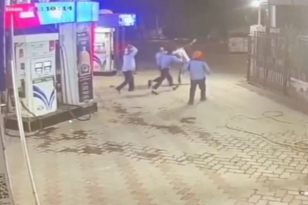 पेट्रोल पंप पर हिंसा में बदला मामूली विवाद, दो कर्मचारी लहूलुहान