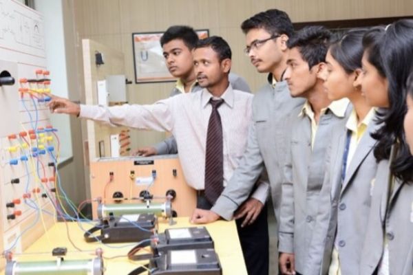 पॉलिटेक्निक में 12 नए तकनीकी कोर्स शामिल, देखें और रहें अपडेट