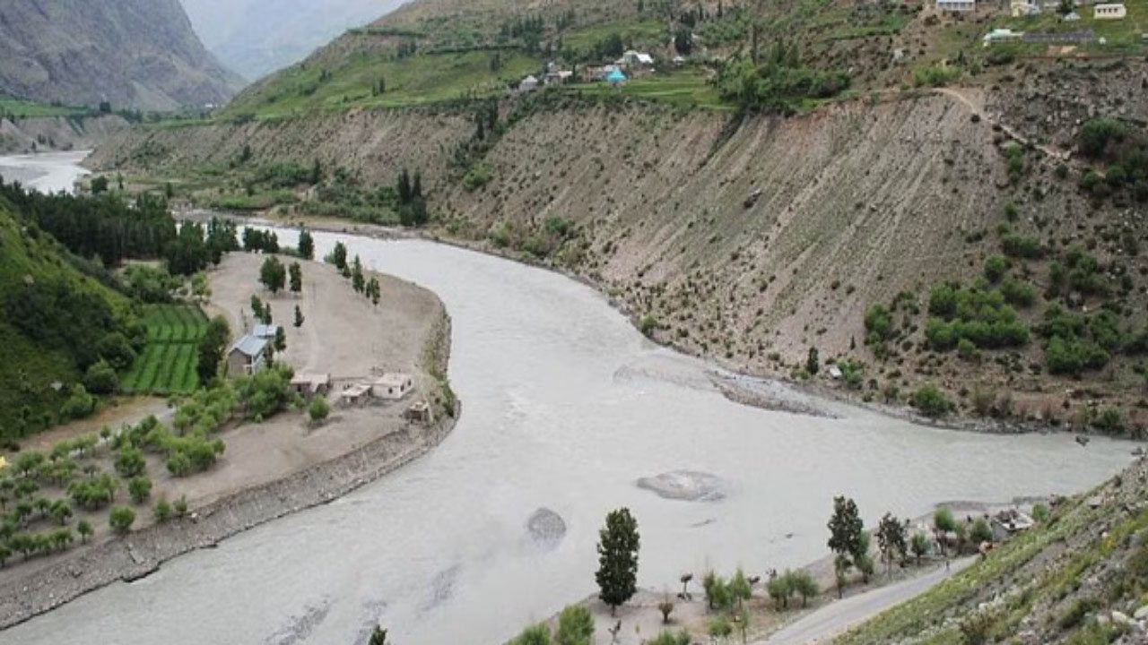 Pakistan Water Crisis: ‘हमारे हक का पानी रोका तो हाथ काट देंगे’ भारत ने रोका सिंधु का पानी तो बिलबिला उठा पाकिस्तान