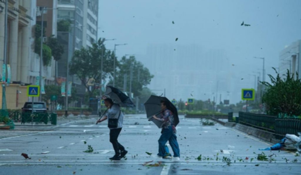 Japan Jangmi storm approaches Kyushu 320 flights cancelled