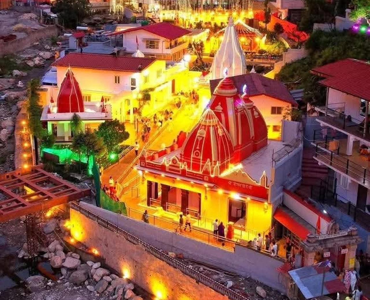 कैंची धाम में आस्था का महासंगम, कपाट खुलते ही उमड़ा श्रद्धालुओं का सैलाब