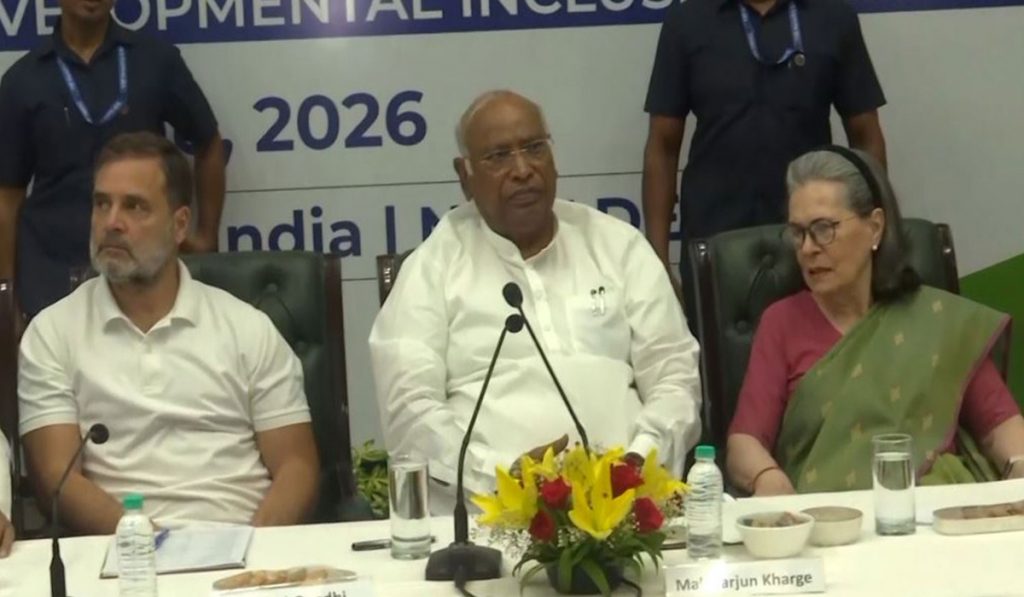 Kharge attacks the central government in the India alliance meeting