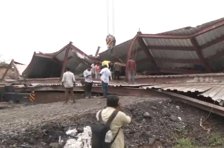 kolkata underconstruction warehouse collapses