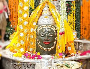 पंचामृत पूजन और आभूषण से बाबा महाकाल का हुआ शृंगार, भव्य भस्म आरती की गई