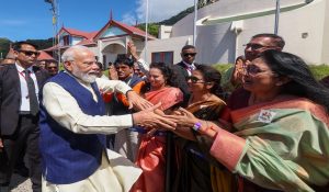 ‘हिंद महासागर में अहम समुद्री पार्टनर और करीबी दोस्त’, सेशेल्स पहुंचने पर बोले पीएम मोदी