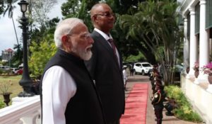 सेशेल्स में पीएम मोदी को गार्ड ऑफ ऑनर दिया गया, राष्ट्रपति पैट्रिक हर्मिनी रहे मौजूद