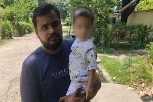 पति को दिया आधार कार्ड बनवाने का बहाना, बच्ची छोड़ प्रेमी संग भागी महिला; गुल्लक तक कर गई साफ