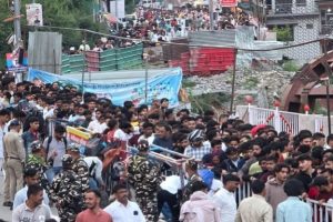 kainchi-dhamdevotees-number-crosses-30000