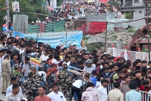 कैंची धाम : श्रद्धालुओं में आस्था अपार, आंकड़ा 30 हजार के पार
