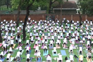 ‘योगा फ़ॉर हेल्दी एजिंग’ थीम के साथ पेइचिंग में मनाया गया 12वां अंतरराष्ट्रीय योग दिवस