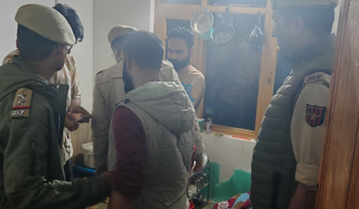 होटलों पर पुलिस की छापेमारी, संदिग्ध गतिविधियों पर रखी जा रही कड़ी नजर